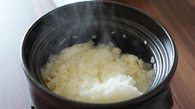 キッチンの湿気トラブルを防ぐ！炊飯器の蒸気対策完全ガイド